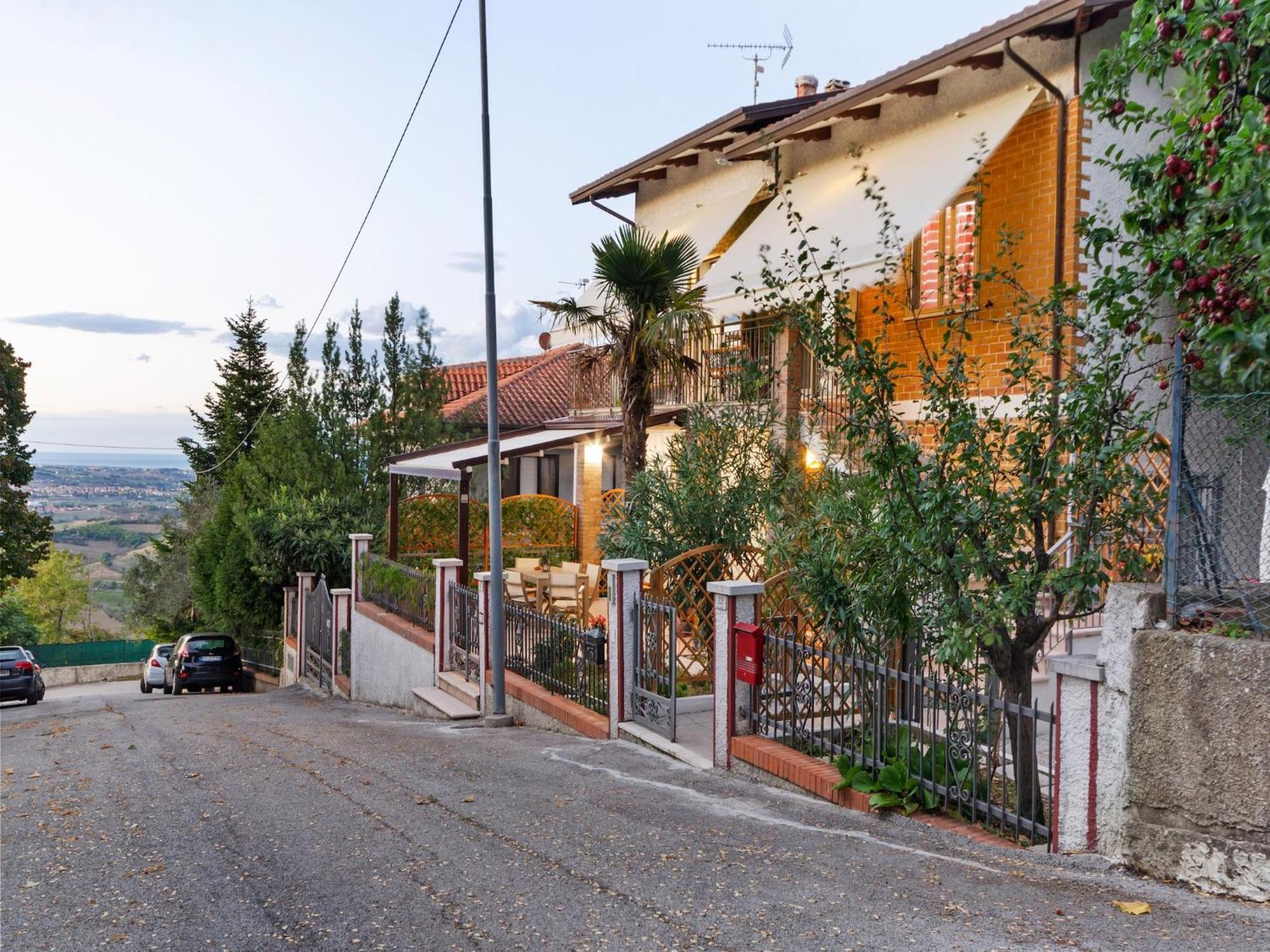 Pleasant Apartment With Courtyard Saludecio Экстерьер фото