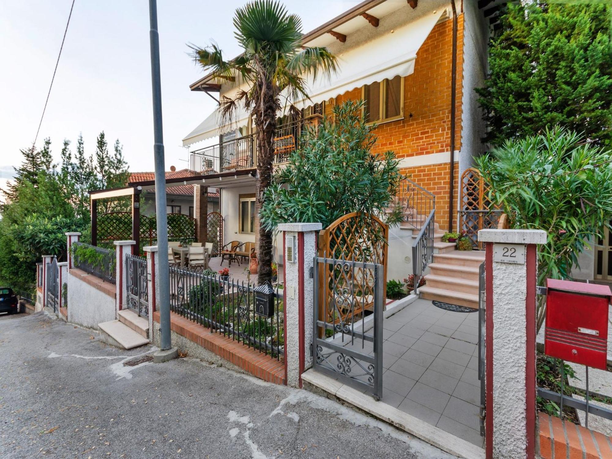 Pleasant Apartment With Courtyard Saludecio Экстерьер фото